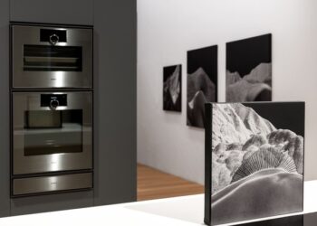 Quando l’empatia diventa arte: i “Punti di contatto” di Betty Salluce in dialogo con i forni di Gaggenau nel cuore di Milano per tutto l’anno