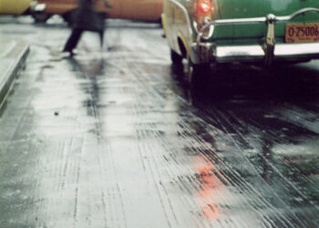 La grande mostra “Saul Leiter. Una finestra punteggiata di gocce di pioggia” al Palazzo Pallavicini di Bologna dal 5 marzo al 19 luglio
