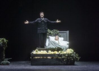 “Miracolo a Milano”, già film di Vittorio De Sica, diventa ora una pièce ed è in scena al Teatro Strehler sino al 1° aprile