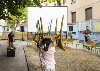 “Ritratti di energia. Storie di persone, luoghi e dignità” en plein air in via Dante a Milano dal 17 marzo al 26 aprile