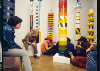 L’ampia retrospettiva “Io sono un architetto. Ettore Sottsass” al Palazzo Buontalenti di Pistoia fino al 26 luglio