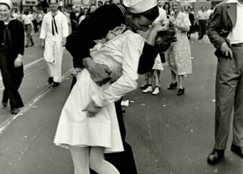 Alfred Eisenstaedt con “La fotografia era nell’aria” in due mostre complementari: al Museo Villa Bassi Rathgeb di Abano Terme (PD) da oggi al 20 settembre e al Museo Storico Navale di Venezia dal 22 maggio al 22 novembre
