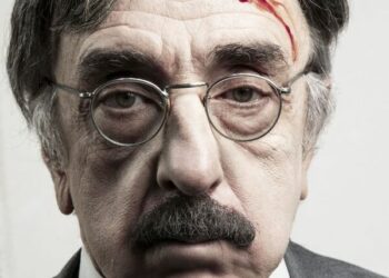 Silvio Orlando è l’acclamato protagonista del “Berretto a sonagli” di Luigi Pirandello, che si replica al Carignano di Torino sino al 10 maggio