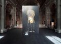 La Galleria Deloitte di Milano apre le porte al pubblico fino al 18 giugno per la videoinstallazione “Capita Aurea” di Fabrizio Plessi